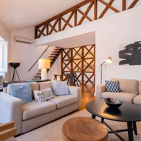 Апартаменты Charming 3bdr Duplex In Center By Lovelystay Лиссабон