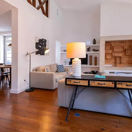 Charming 3bdr Duplex In Center By Lovelystay *