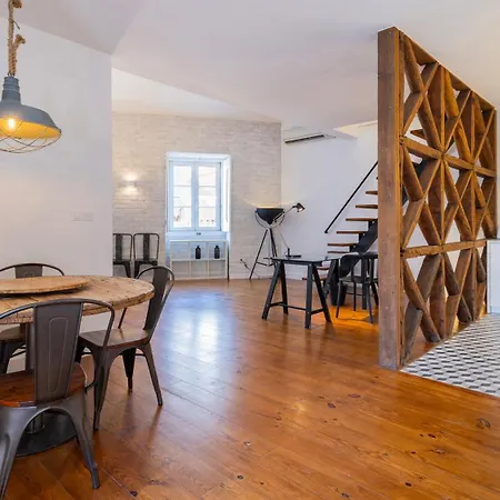 Charming 3bdr Duplex In Center By Lovelystay リスボン