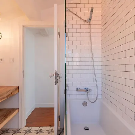 Apartman Charming 3bdr Duplex In Center By Lovelystay *