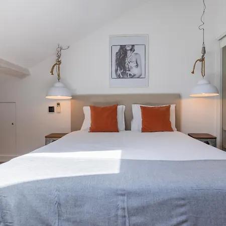 Charming 3bdr Duplex In Center By Lovelystay *